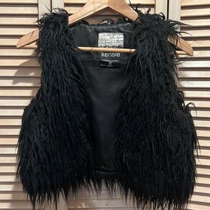 Cropped faux fur vest